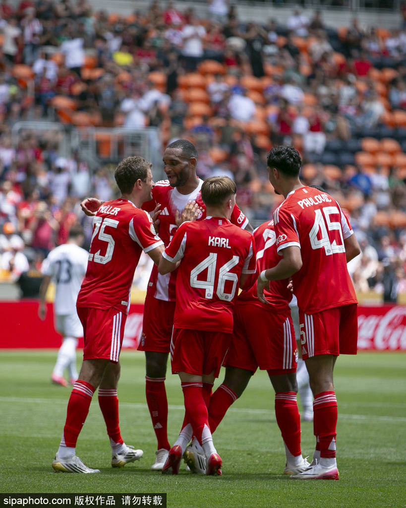 英雄-本菲卡训练开放日，冲刺阶段临场应变引欢呼，欧超杯在即，阵容厚度经受考验