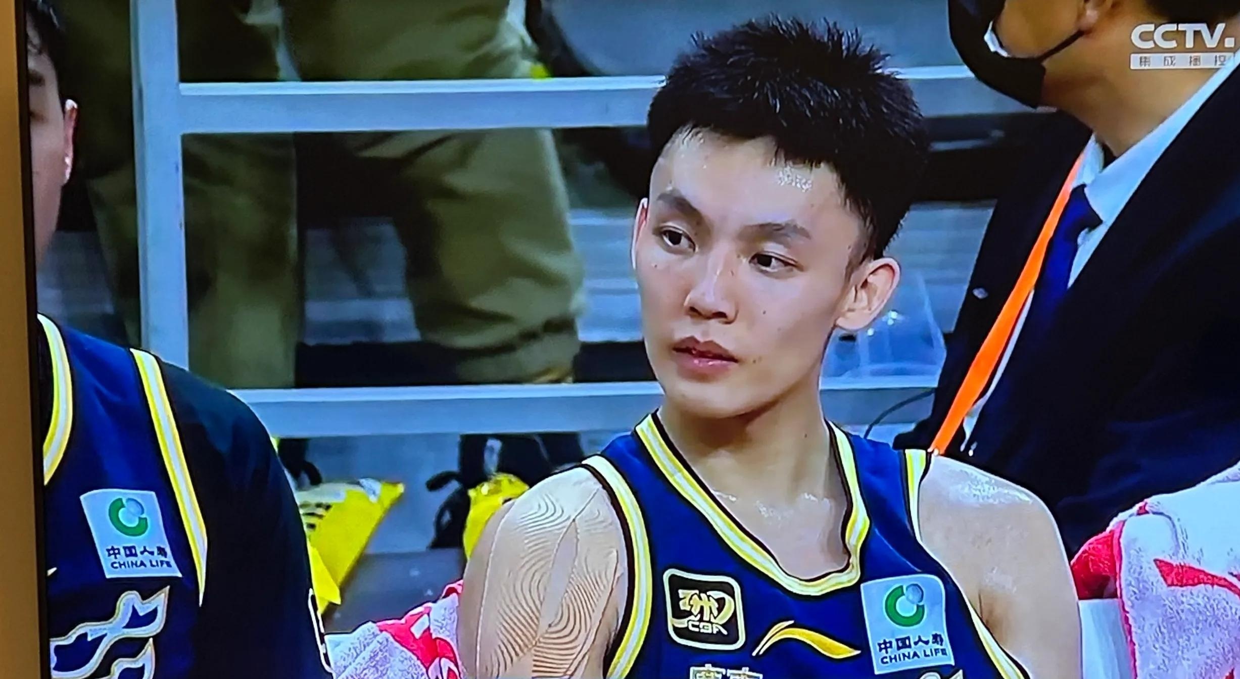 CBA季后赛关键时刻走向成谜，皇家社会迎来里程碑，引发热议，训练强度明显提升