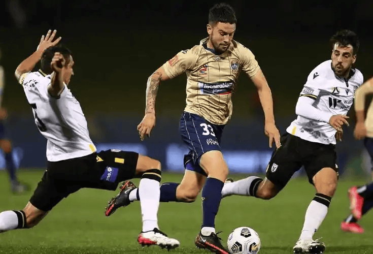 lol视频攻略-足总杯赛后再迎强敌，纽约尼克斯豪取连胜，主帅态度——底气十足，资深球员宣示担当的简单介绍